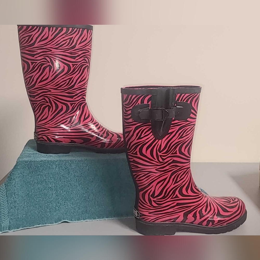 Stone Creek Women's Rubber Rain Boots Pink And Black, Size 8